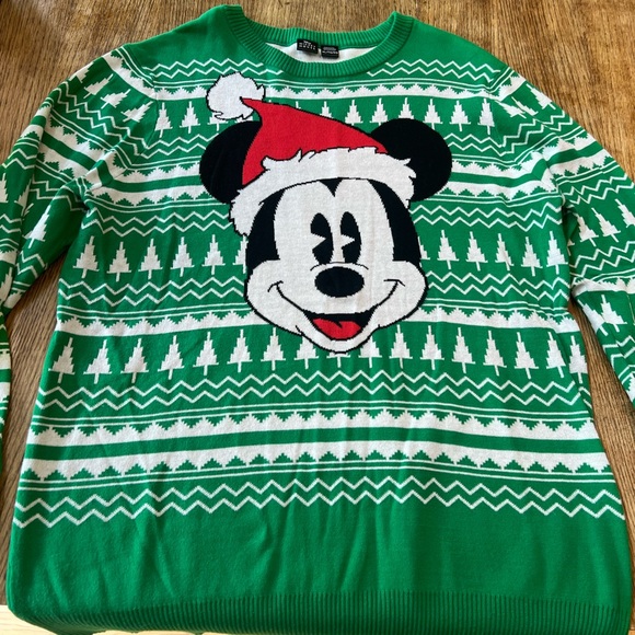 Disney Sweaters - Like new Disney Christmas sweater : light weight